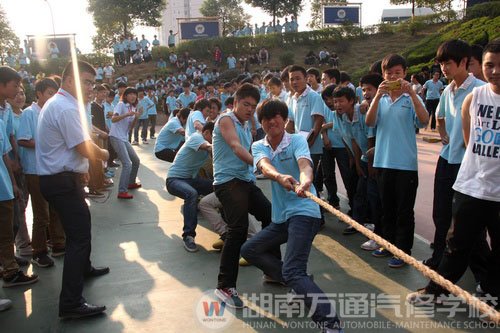 拔河比賽同樣彰顯團(tuán)結(jié)就是力量