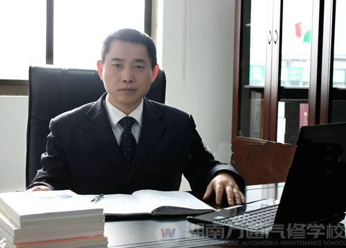 湖南萬通汽修學(xué)校,名師風(fēng)采潘太煌