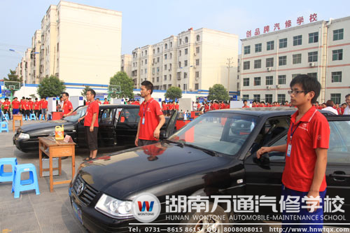萬(wàn)通“十項(xiàng)全能”大賽中整裝待發(fā)的參賽選手們