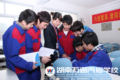 因材施教，教師輔導(dǎo)學(xué)生制定職業(yè)規(guī)劃