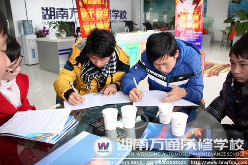 許多人在知曉去哪里學(xué)汽修好之后，紛紛選擇了到湖南萬通汽修學(xué)校深造