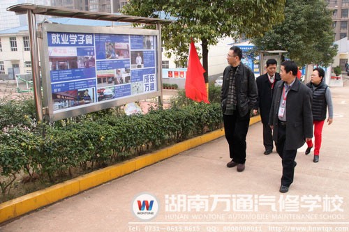 湖南省汽車行業(yè)協(xié)會(huì)副會(huì)長(zhǎng)馬湘濱參觀湖南萬(wàn)通
