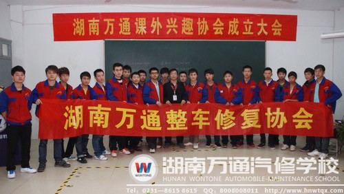 在加強(qiáng)理實(shí)一體化教學(xué)的同時(shí)，湖南萬(wàn)通還成立多種興趣協(xié)會(huì)，加強(qiáng)學(xué)生創(chuàng)新能力