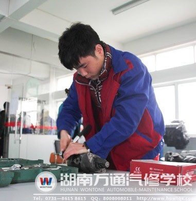湖南萬(wàn)通提供多種實(shí)踐平臺(tái)，不斷提升學(xué)生實(shí)踐動(dòng)手能力