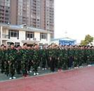 軍訓(xùn)進(jìn)行時(shí)：熠熠生輝的迷彩服，堅(jiān)毅的萬通“軍人”