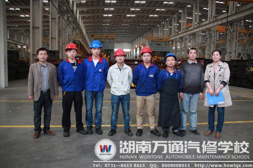 參觀完后，老師們與在比亞迪就業(yè)的畢業(yè)生進(jìn)行了一番交流