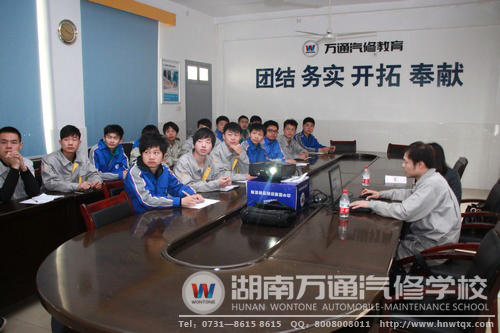學子們認真聽講