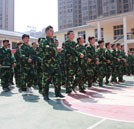 湖南萬通春季新生軍訓(xùn)匯演落下帷幕 精彩表演引喝彩