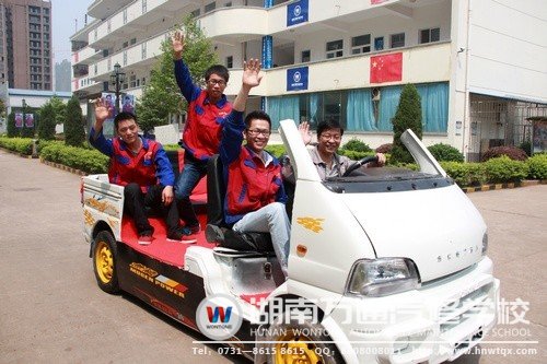 同學(xué)們在改裝“夢想桑塔納”的同時，還對另一輛車進行了改造