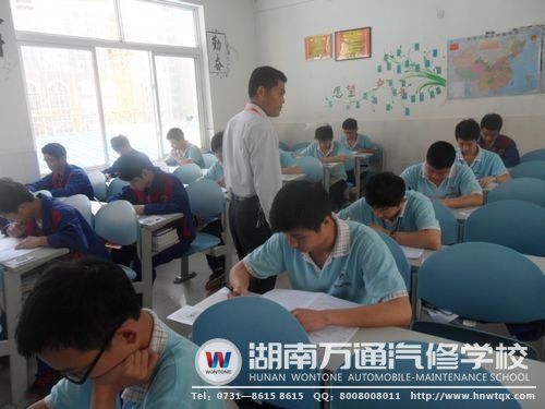 考試有條不紊進(jìn)行