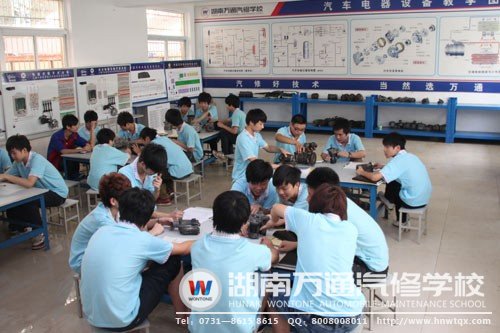 萬(wàn)通學(xué)子利用每一個(gè)學(xué)習(xí)機(jī)會(huì)，掌握實(shí)用技術(shù)