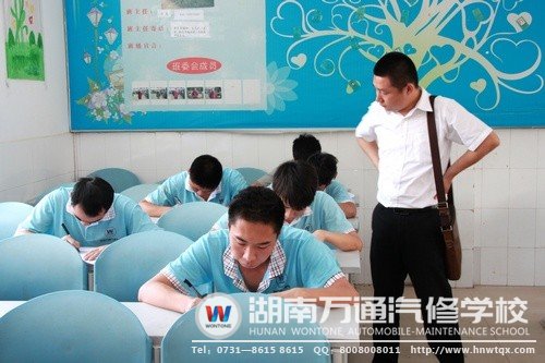 學(xué)生參加入崗考試