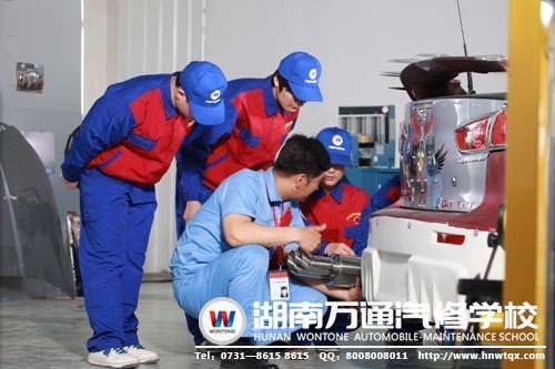 高中生到湖南萬(wàn)通學(xué)汽修，發(fā)展道路有優(yōu)勢(shì)