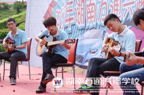 吉他協(xié)會的同學(xué)們帶來的吉他演奏