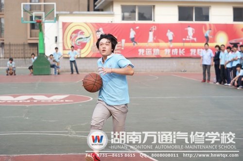 籃球協(xié)會學(xué)子矯健的身姿