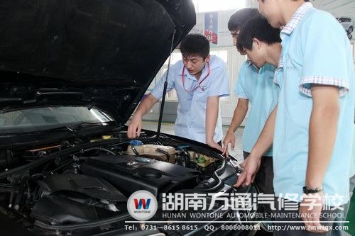 湖南萬通科學(xué)合理的專業(yè)設(shè)置，讓學(xué)生易學(xué)易懂，學(xué)有所成