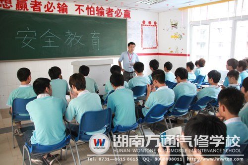 湖南萬通進行暑假安全教育