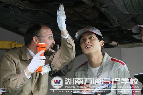 萬通學子努力掌握技能，避免出現(xiàn)求職難