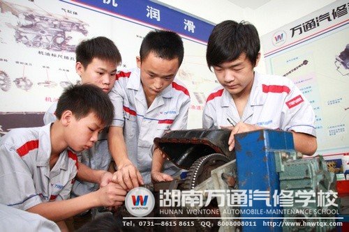 “理實(shí)一體化”教學(xué)讓新生們學(xué)的不亦樂乎