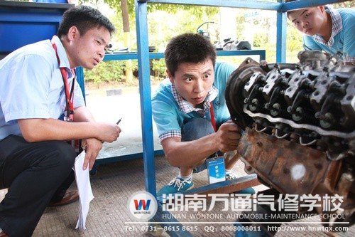 選手們都十分認(rèn)真，連評委老師都被“吸引了！”