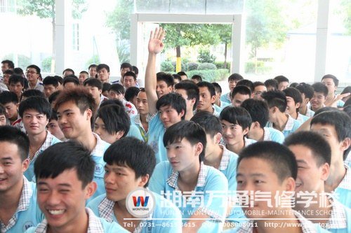 聆聽闞有波教授的逐夢(mèng)歷程，學(xué)子們受益匪淺