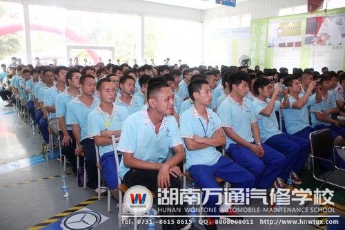 學(xué)子們用心傾聽學(xué)長(zhǎng)的成功心得