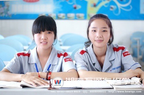 因為有對汽修的共同熱愛，她們倆在湖南萬通“相遇了”。