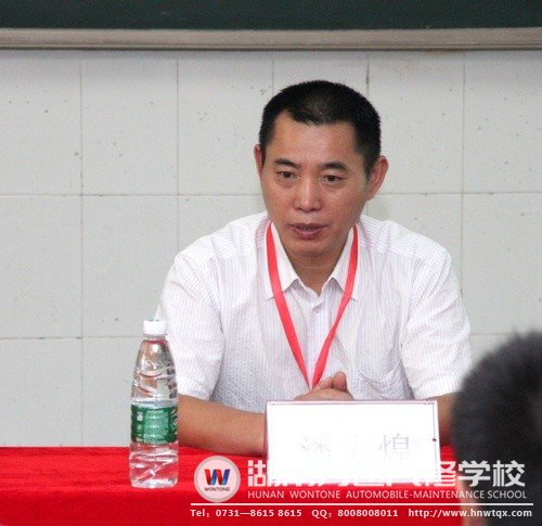 潘助理對同學(xué)們送上了新學(xué)期的祝福