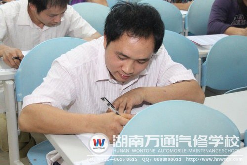 考生們掌握了扎實(shí)的技能知識，答起題來胸有成竹！