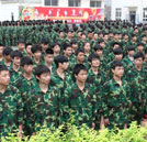 鐵骨錚錚展雄風 湖南萬通2013年秋季新生軍訓拉開帷幕