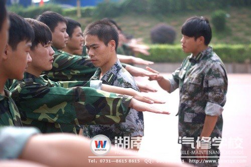 每一個(gè)姿勢(shì)，都經(jīng)過(guò)了數(shù)十次、數(shù)百次的重復(fù)