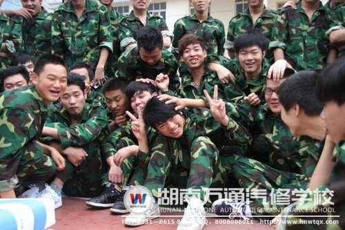 莫道軍中苦，看咱苦中樂(lè)！