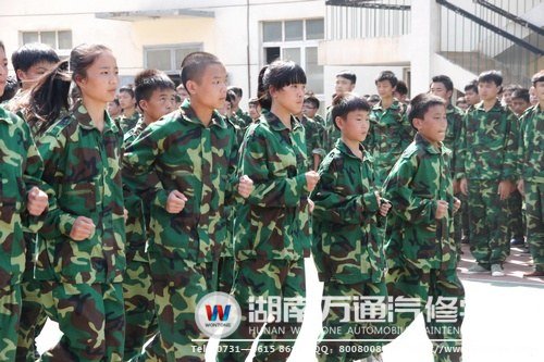 會操表演，氣宇軒昂的“軍人們”
