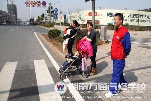 湖南萬通學子爭當”雷鋒少年”，凸顯學校德育文化成果