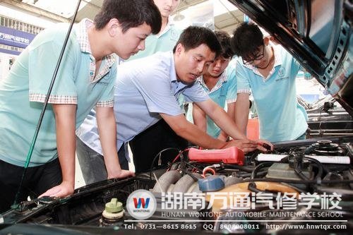 專業(yè)教育，讓萬通學子汲取汽修精髓