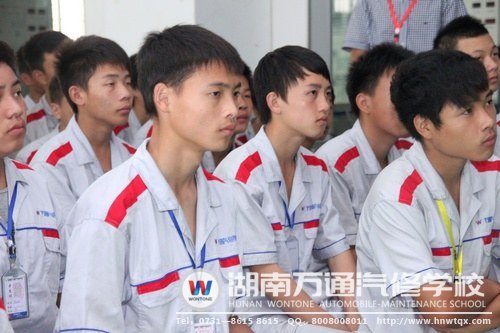同學(xué)們認(rèn)真聽取彭老師的建議