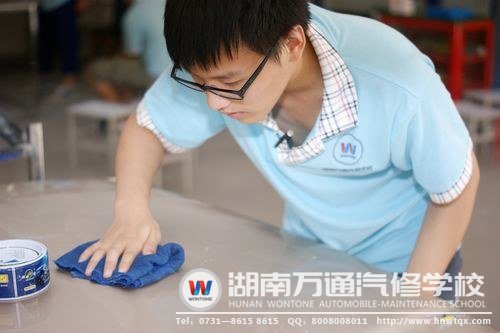 瞧，這位學子學得多認真！