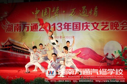 學(xué)子們?yōu)樽鎳账蜕献８?