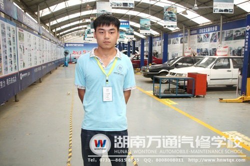 “濃眉帥哥”白龍