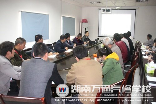 啟動儀式上，老師們進(jìn)行了一場教學(xué)研討會