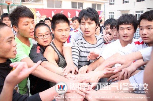 “讓我們一起加油，成為全校最棒的班級(jí)”！
