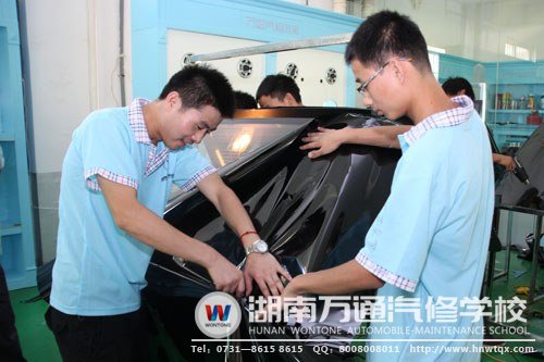 湖南萬通實戰(zhàn)實訓，授予學生扎實的汽車美容專業(yè)技能