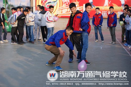 一不小心，氣球掉了！同學(xué)們要加油??！