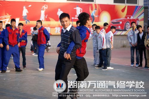 班主任老師與同學們共歡樂！
