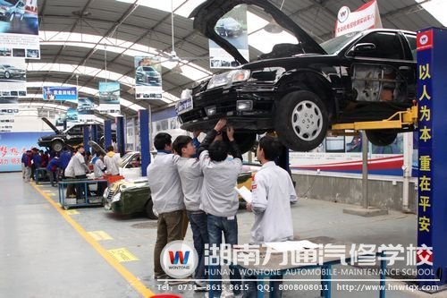 萬通學(xué)生整車實訓(xùn)場景