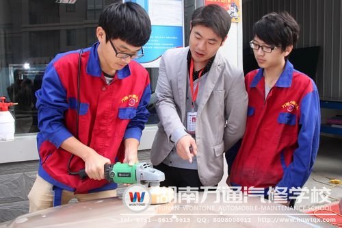 選擇好學(xué)校學(xué)習(xí)汽車美容，前途會更好！