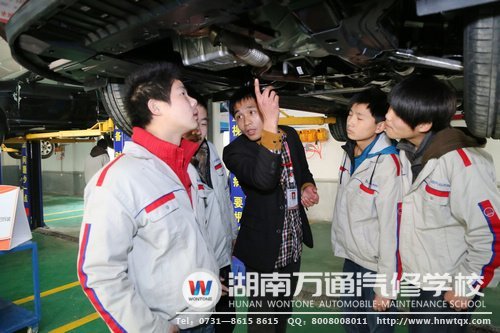 添購實訓(xùn)新車輛，讓同學(xué)們掌握最新維修技能