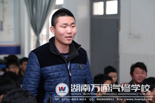 新生提出了對(duì)學(xué)校的看法，表示對(duì)學(xué)校老師和上課模式很滿(mǎn)意