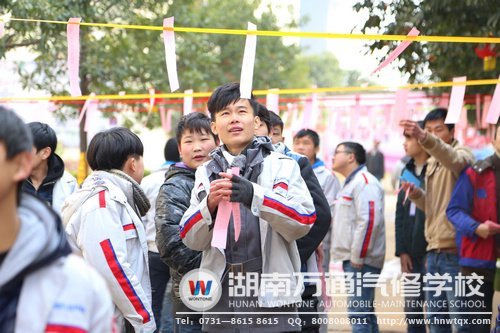 這位同學(xué)正在研究謎面！