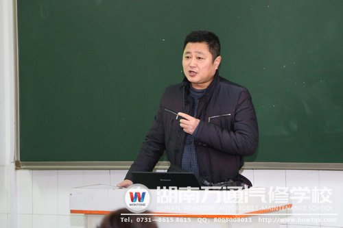 葛校長(zhǎng)給新生們解析當(dāng)今企業(yè)用人的標(biāo)準(zhǔn)
